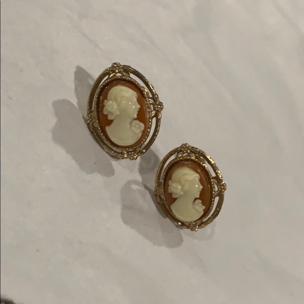Vintage Cameo earrings